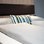 Max Serviced Apartamento *
